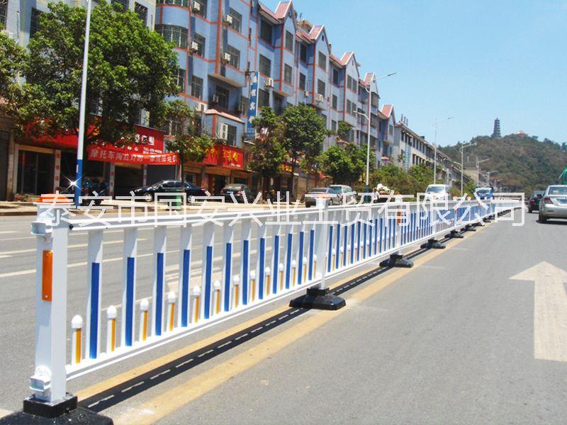 道路護(hù)欄 山東道路護(hù)欄 道路護(hù)欄施工方案 道路護(hù)欄生產(chǎn)廠家 道路護(hù)欄作用