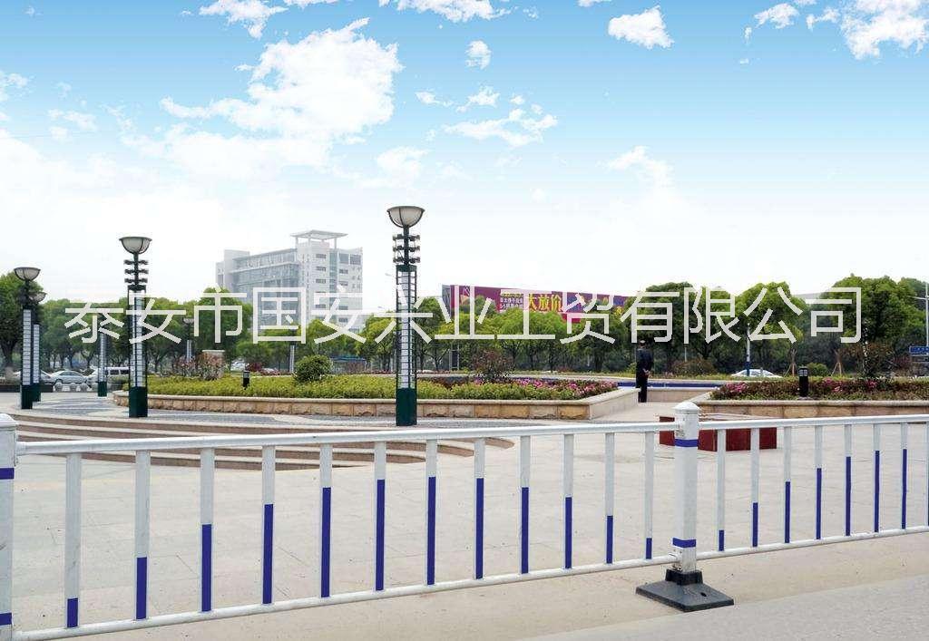 道路護(hù)欄 山東道路護(hù)欄 道路護(hù)欄施工方案 道路護(hù)欄生產(chǎn)廠家 道路護(hù)欄作用