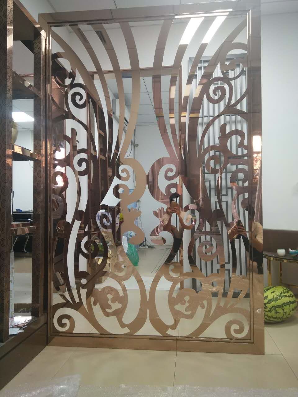 不銹鋼屏風(fēng)隔斷 鈦金花格 金屬隔斷 鏤空不銹鋼雕花