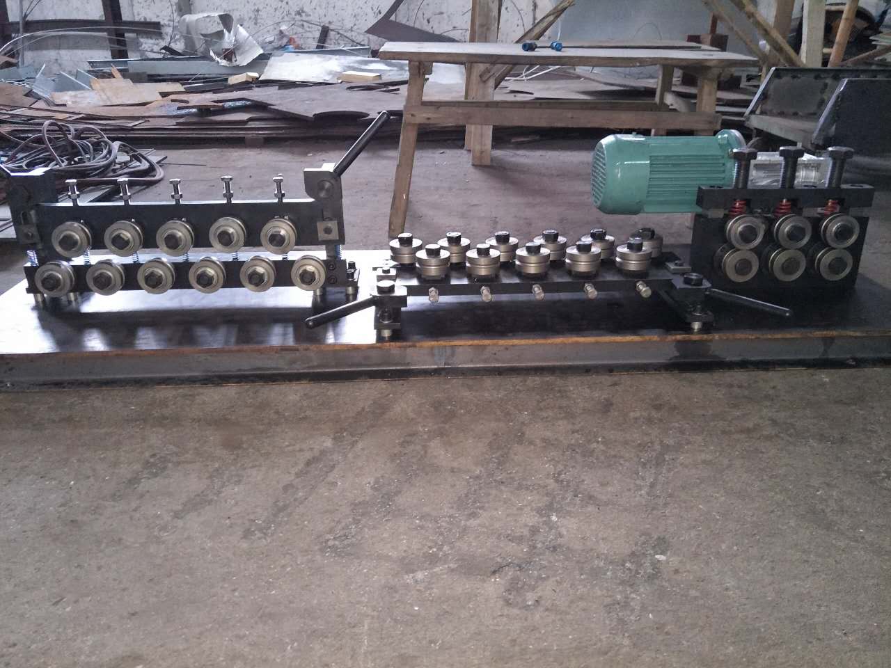 自帶動(dòng)力校直器短材調(diào)直機(jī) 自帶動(dòng)力矯直機(jī) 銅棒矯直器