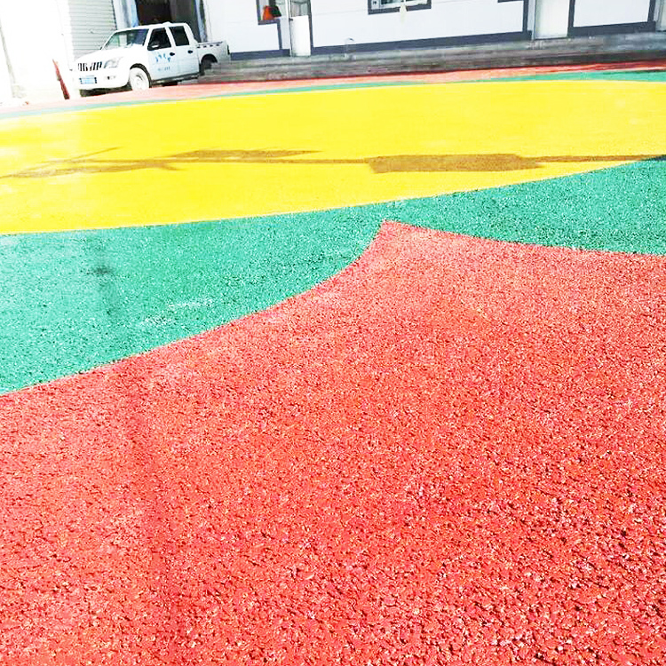 河南鄭州彩色透水混凝土信陽學(xué)校跑道不積水透水路面包施工