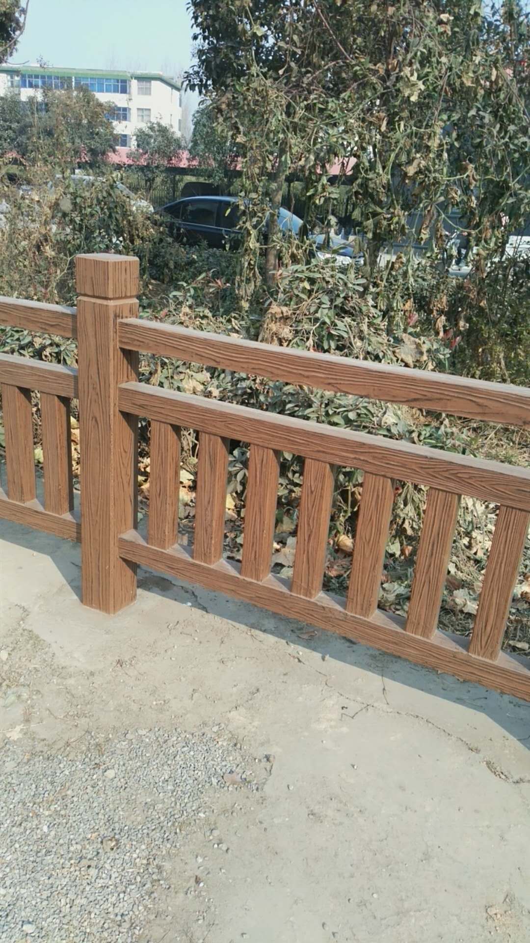 1.8米仿木梯形護(hù)欄水泥產(chǎn)品