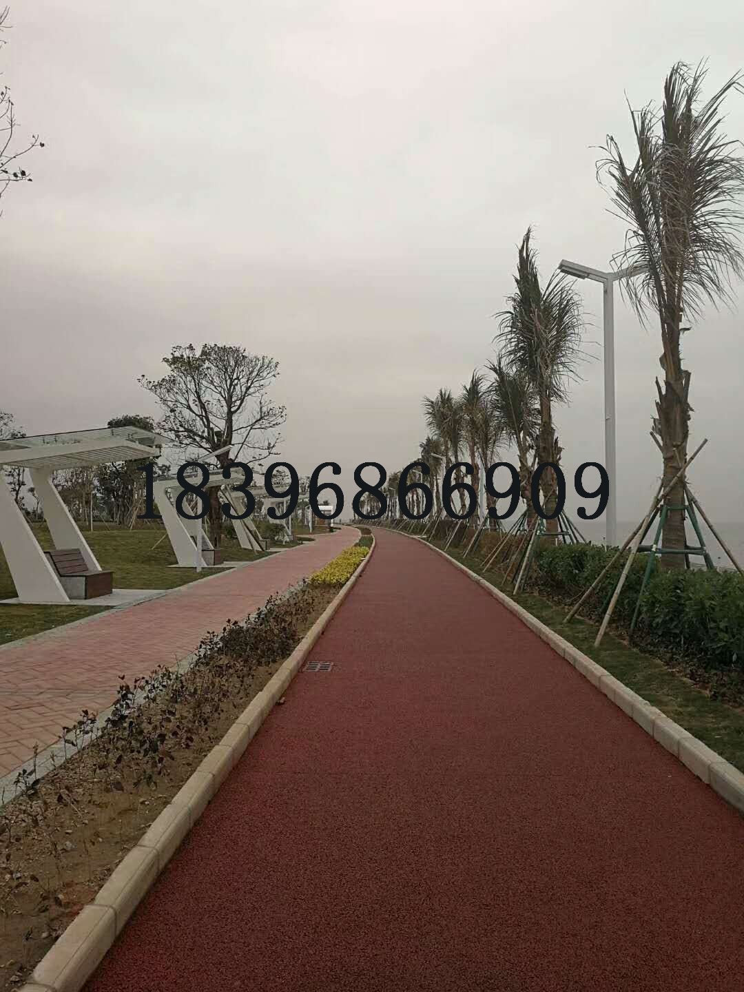 和平區(qū)透水性混凝土南市街道透水性混凝土 透水地坪膠結(jié)料