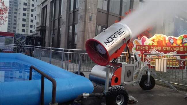 河北滑雪場使用國產(chǎn)小型造雪機造雪 諾泰克小型造雪機造雪量