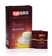 三匠黑苦蕎全胚芽茶，采用涼山高寒山區(qū)所產(chǎn)稀有黑苦蕎麥為原料，是現(xiàn)代技術(shù)結(jié)合傳統(tǒng)工藝，經(jīng)精選、催芽、去殼、熟化等工藝制作
