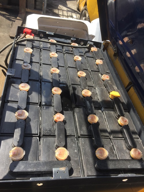 供應(yīng)龍工1.5噸電瓶叉車二手電動叉車龍工電動叉車