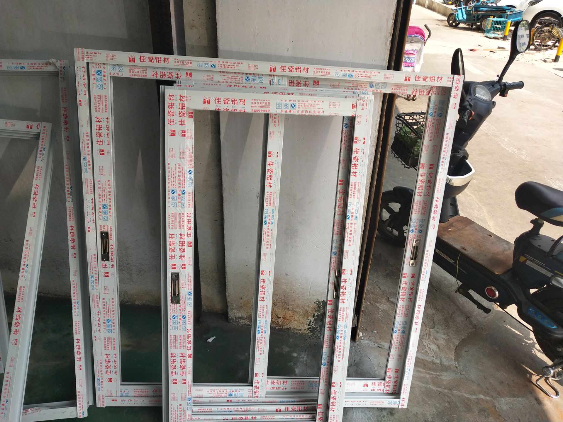 深圳鋁合金門窗，鋁合金門窗安裝價(jià)格，鋁合金門窗價(jià)格多少錢一平方米