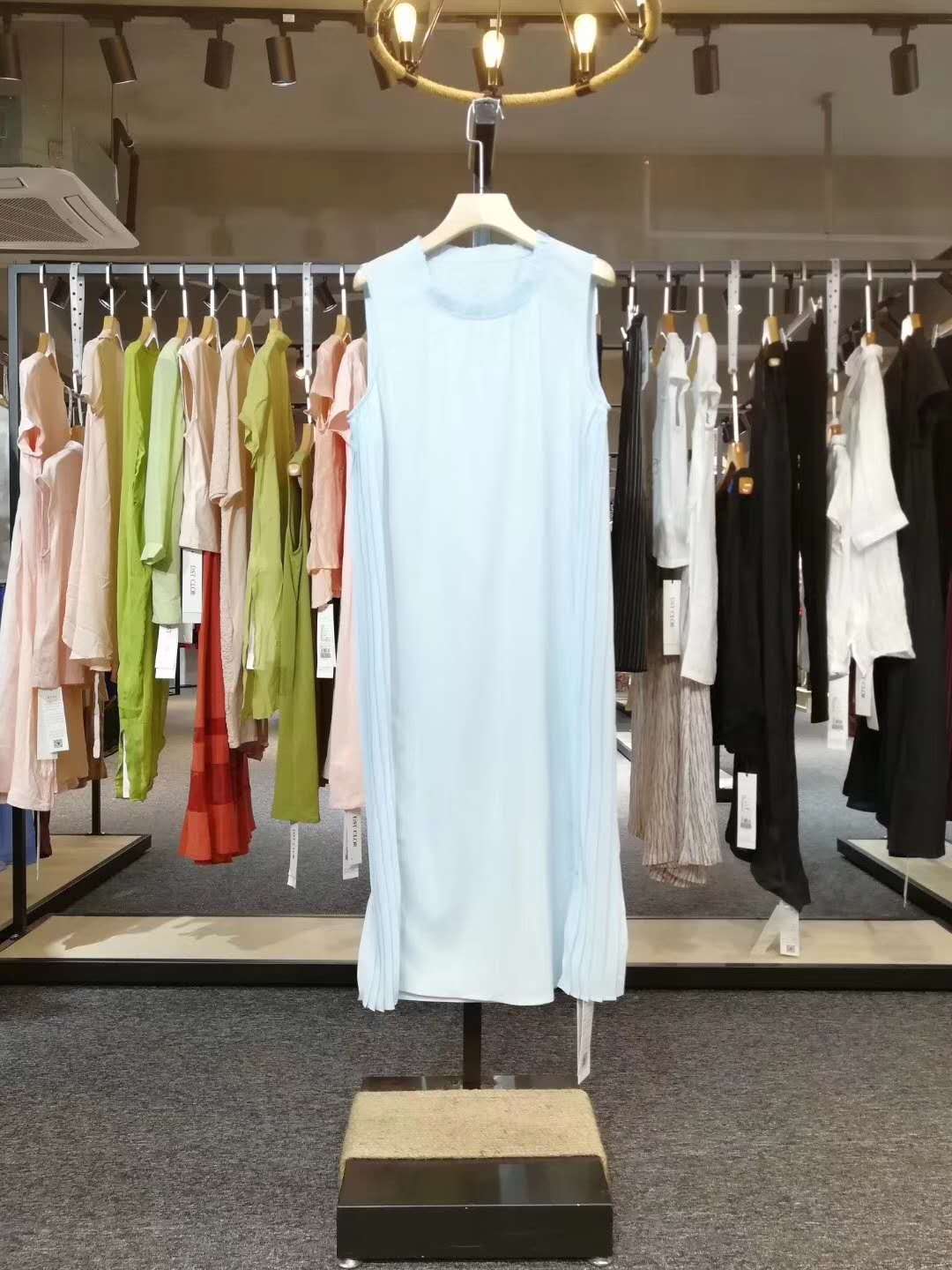 品牌折扣女裝貨源 在廣州三三服裝