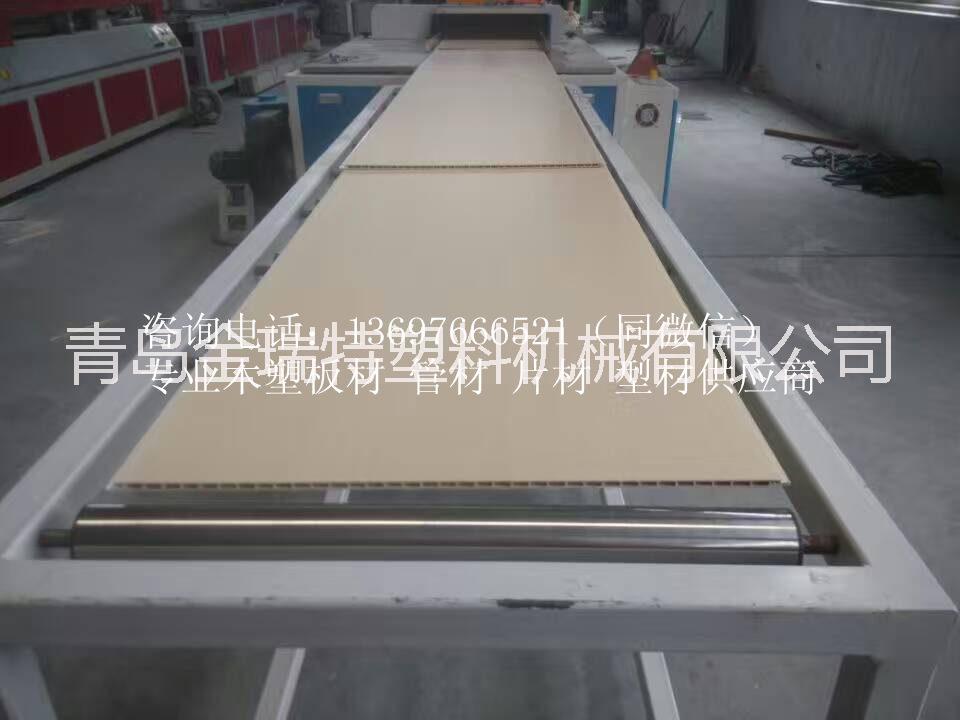 快裝竹木纖維集成墻板生產(chǎn)設(shè)備 PVC集成快裝墻板生產(chǎn)線