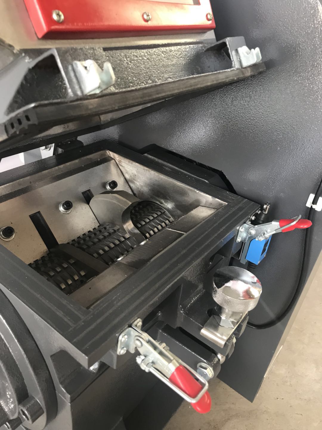 慢速菠蘿刀粉碎機(jī) 慢速機(jī)邊回收機(jī)