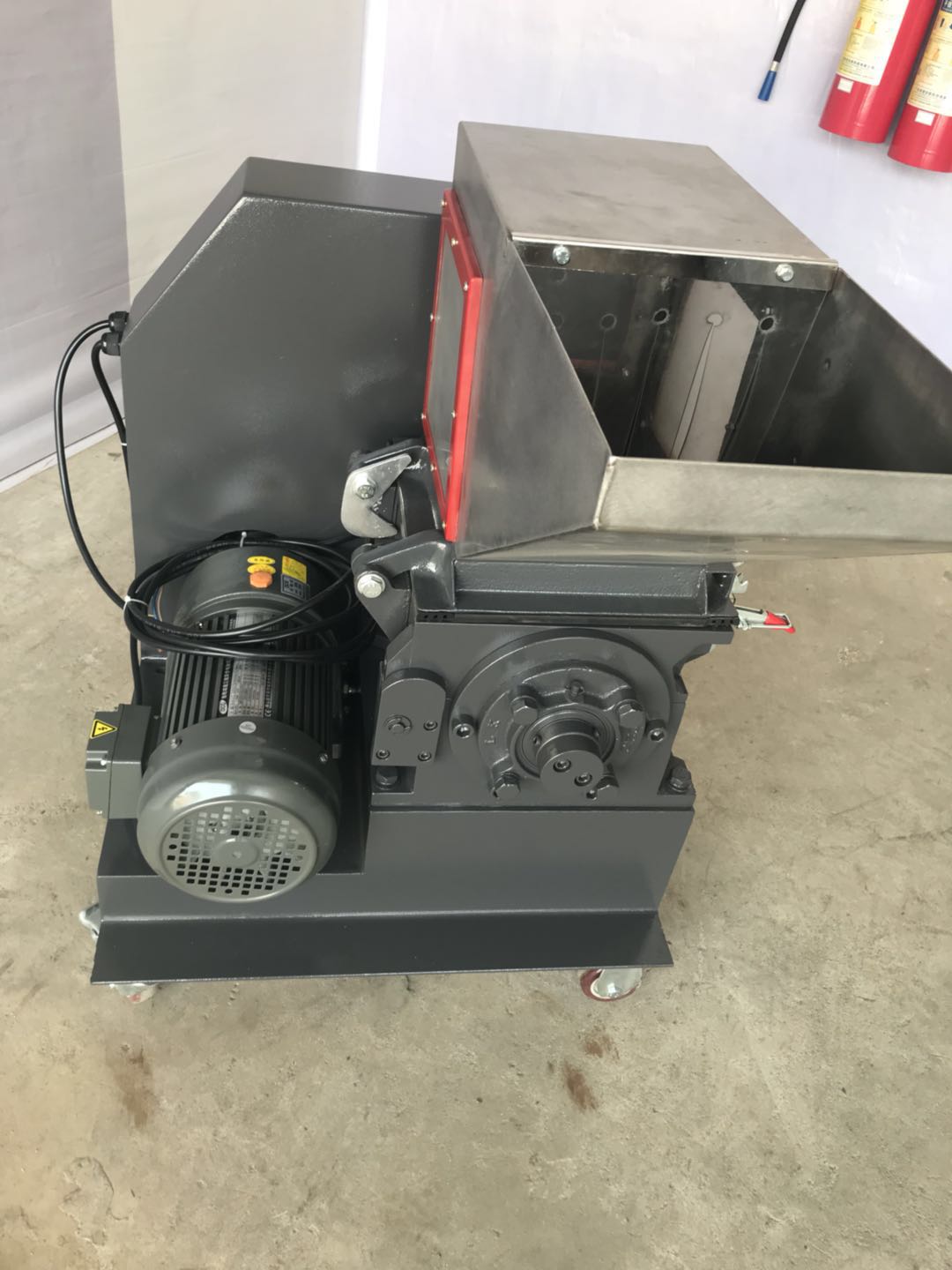 慢速菠蘿刀粉碎機(jī) 慢速機(jī)邊回收機(jī)