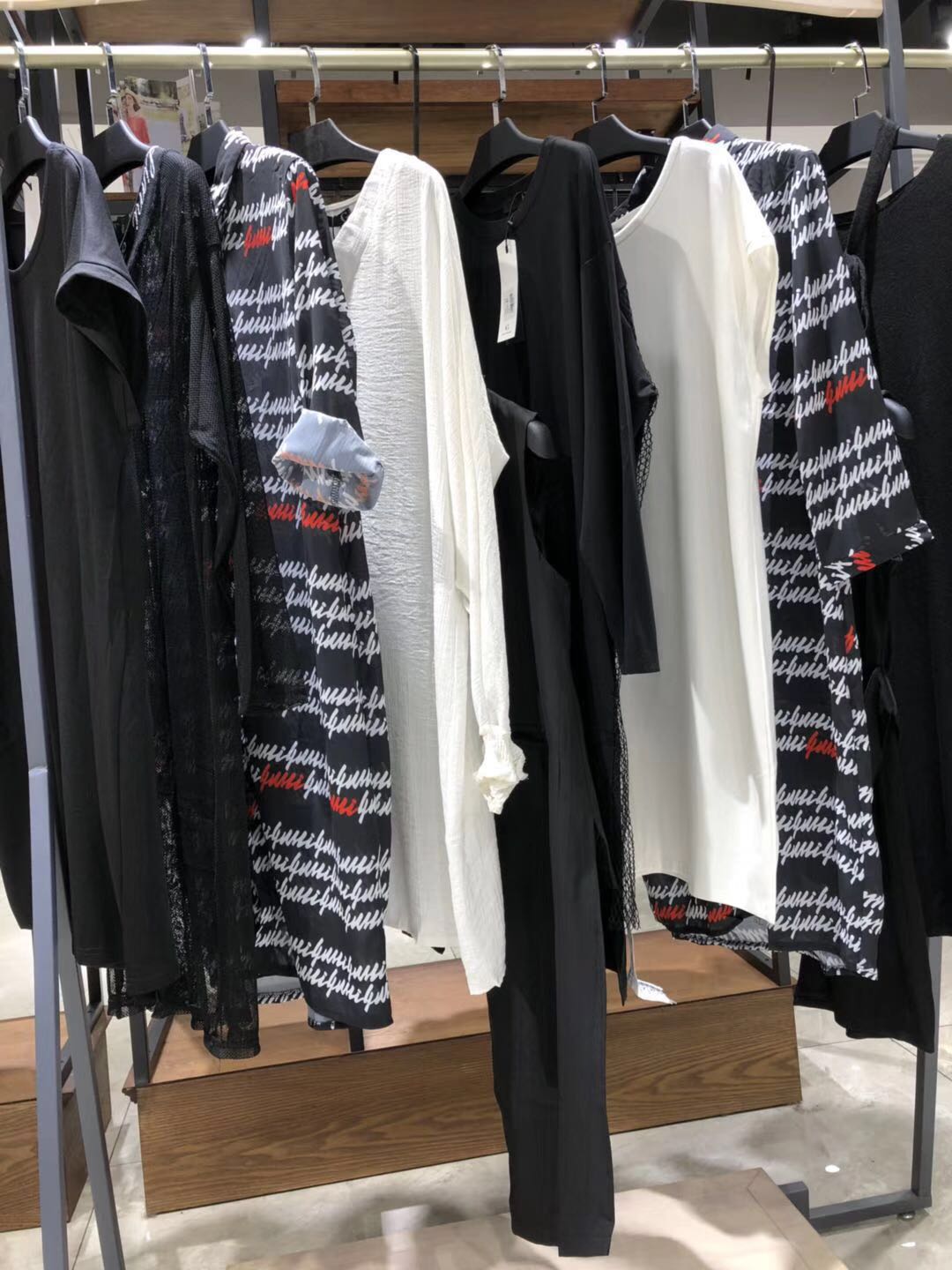 深圳原創(chuàng)青像真絲連衣裙女裝品牌折找富擇鋒一手貨源