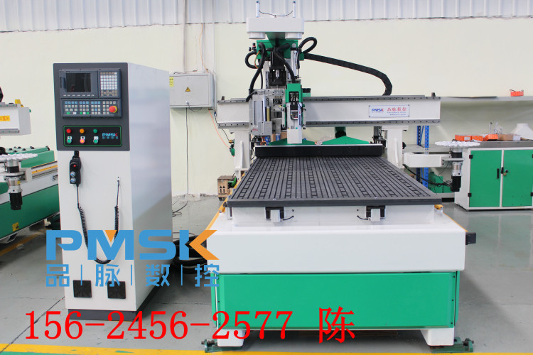 如何選擇數(shù)控木工開料機(jī)