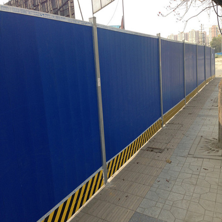 佛山市區(qū)道路維護(hù)臨時(shí)圍擋 50厚泡沫夾芯圍擋 包安裝包送貨