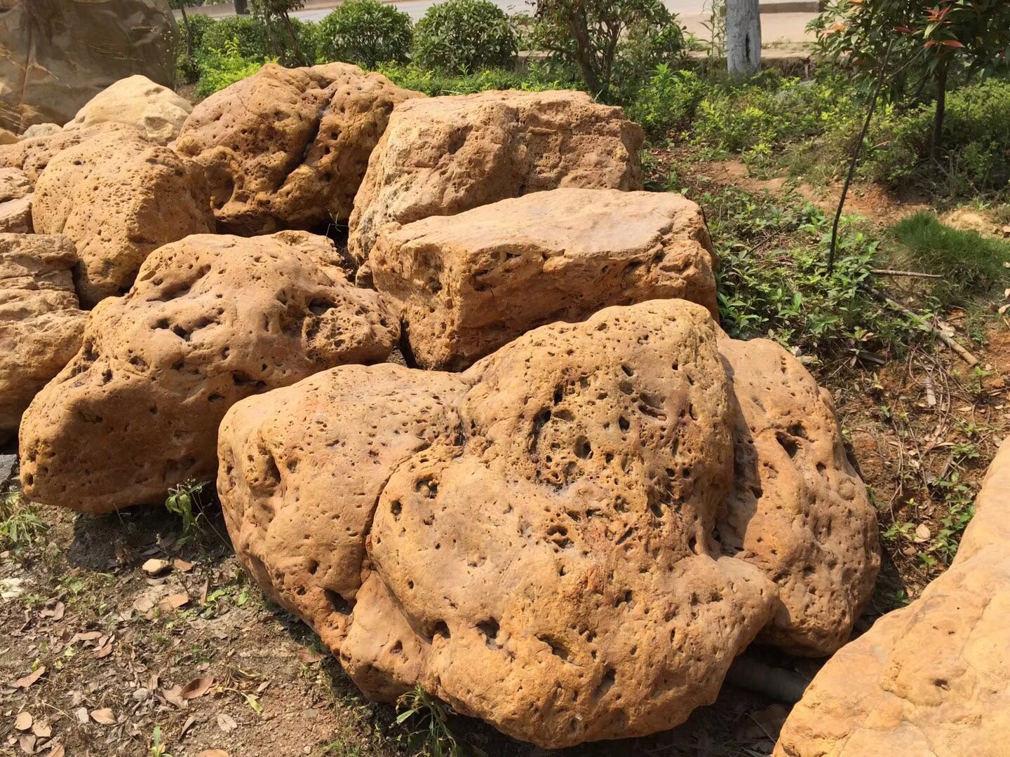 儀征市景觀石 公園草坪石踏腳石 河岸風(fēng)景駁岸石鵝卵石