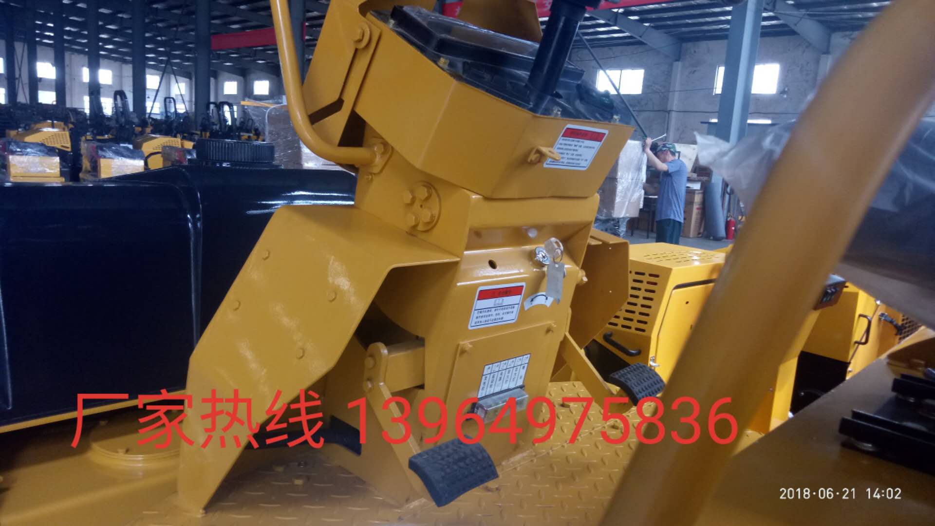 3噸壓路機 全液壓三缸水冷3噸壓路機產(chǎn)地* 國產(chǎn)老牌發(fā)動機動力強勁
