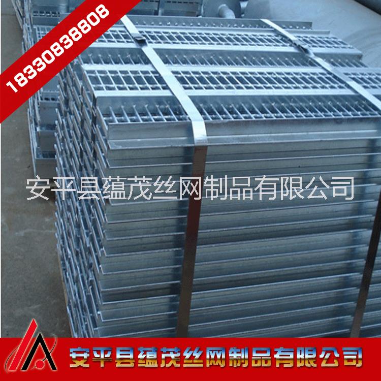 生產(chǎn)銷(xiāo)售鍍鋅踏步板 踏步板 樓梯踏步板 鋼格板廠(chǎng)家