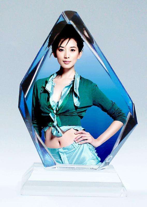 可印制和光固水晶像的數(shù)碼快印設(shè)備性能穩(wěn)定 美爾印數(shù)碼快印設(shè)備