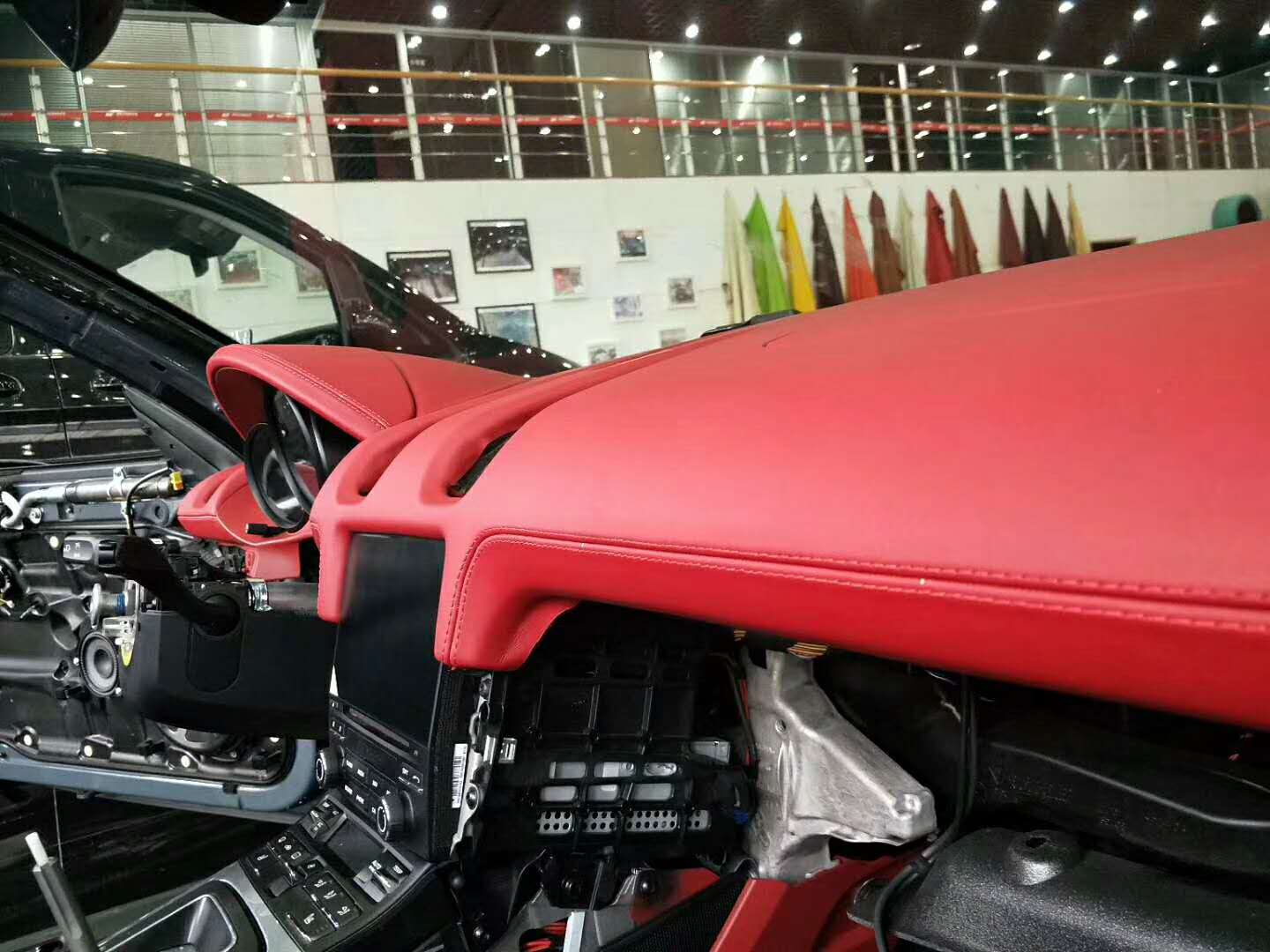 上海汽車內(nèi)飾改裝門板翻新儀表臺(tái)改裝門板包皮改色