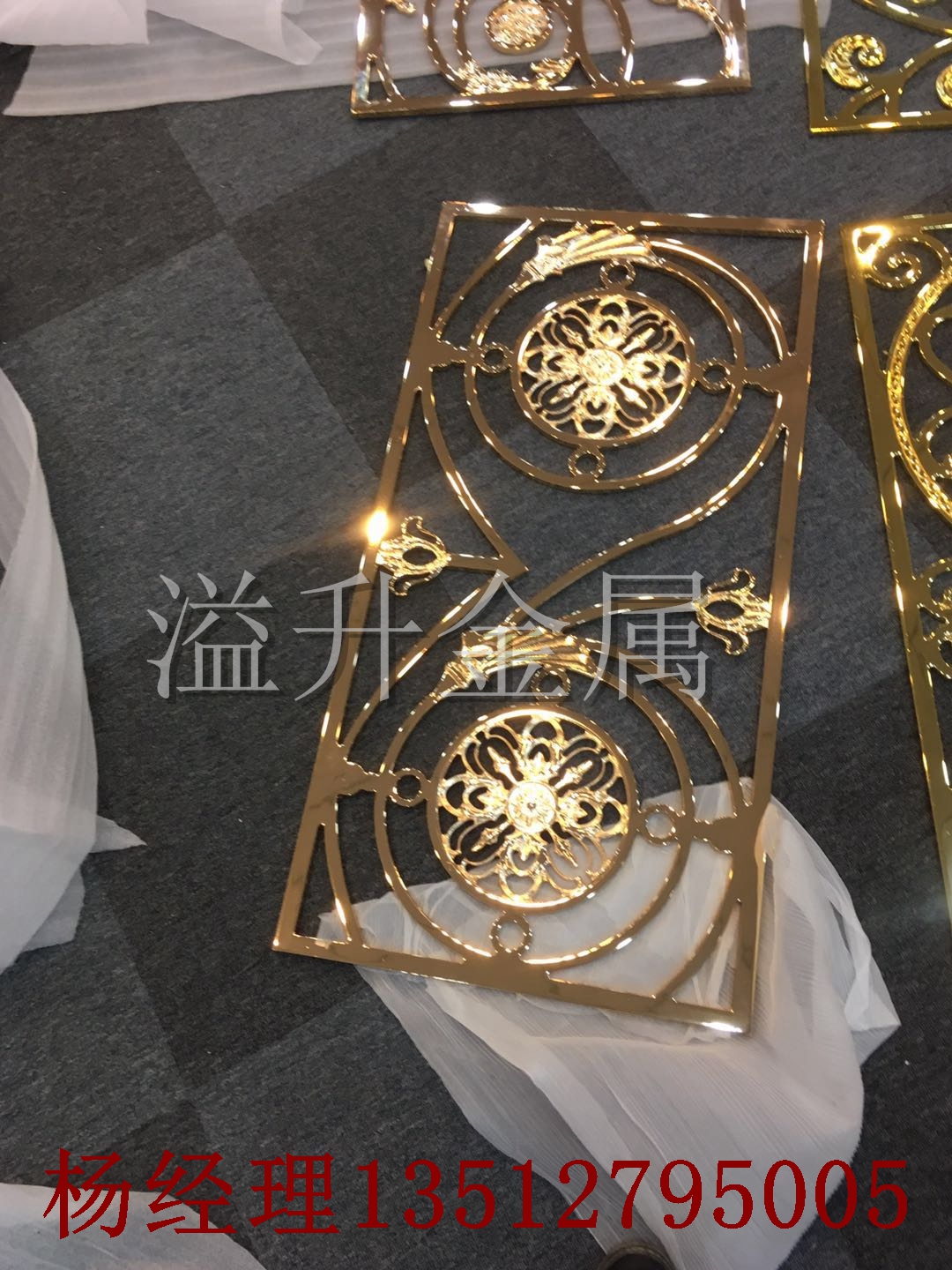 別墅雕花鋁藝樓梯 新款藝術(shù)鋁雕花樓梯護(hù)欄曝光