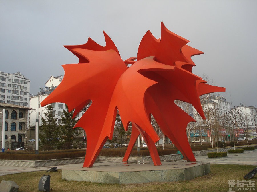 池州公園楓葉雕塑，安徽不銹鋼雕塑廠家制造，安徽主題公園楓葉雕塑報(bào)價(jià)