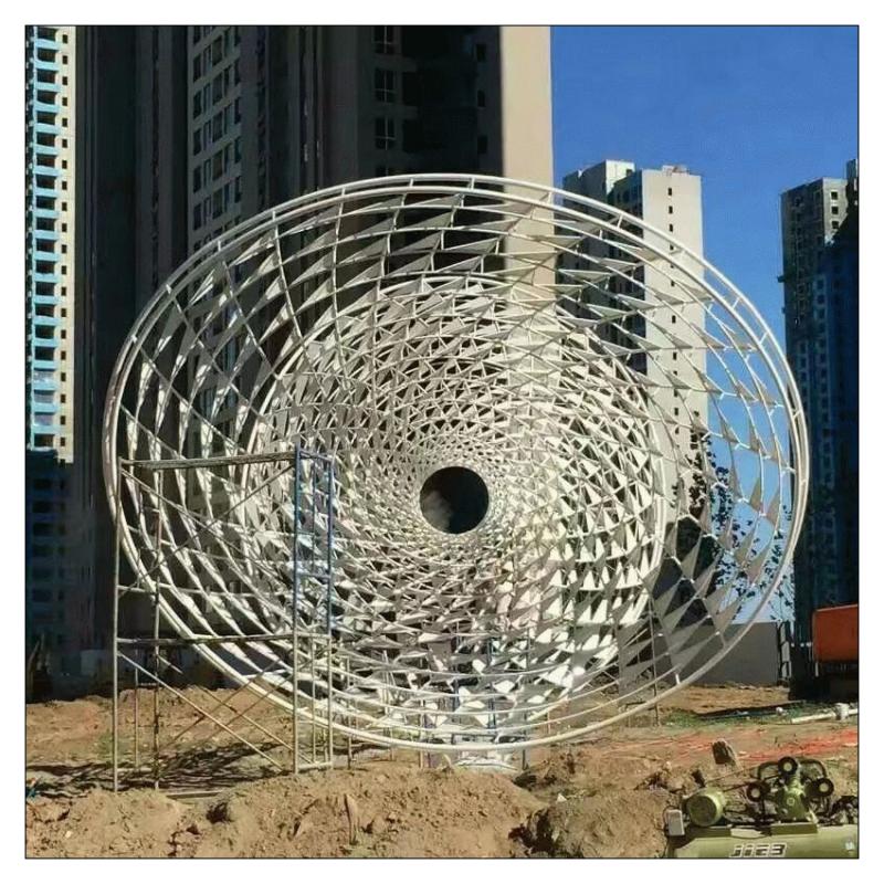 瓶子宣傳雕塑，鏤空瓶子雕塑廠家，不銹鋼鏤空瓶子雕塑生產(chǎn)制作