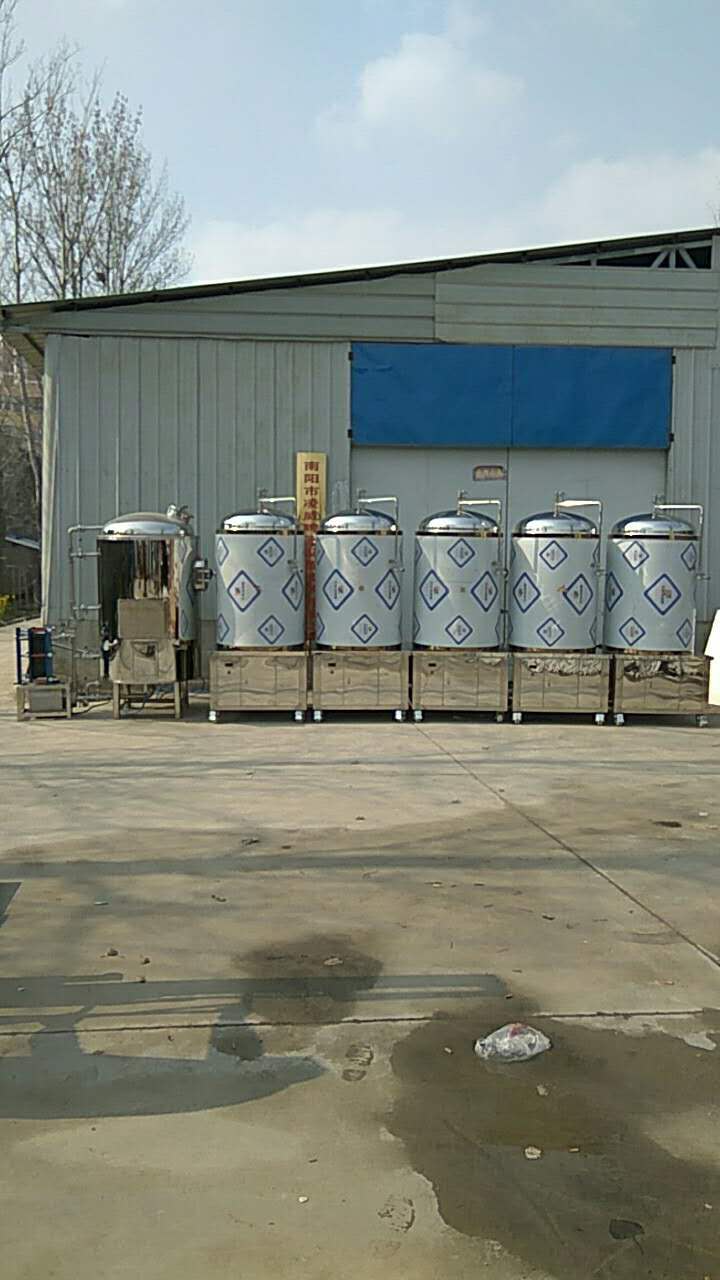 啤酒設(shè)備日產(chǎn)350升小型家庭自釀