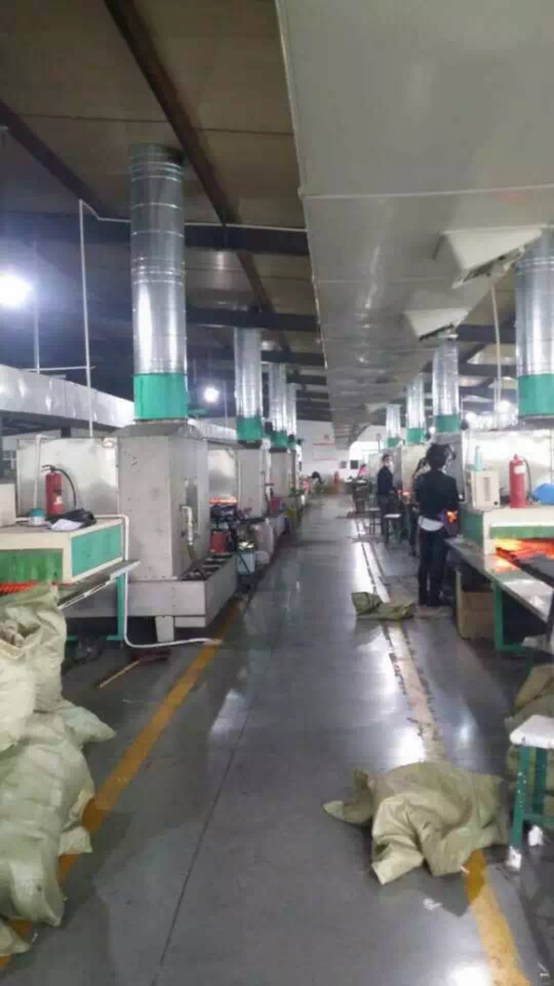 湖南鞋底流噴漆水線噴漆供應(yīng)商、報價、廠家【朗仕鋒智能鞋機設(shè)備有限公司】