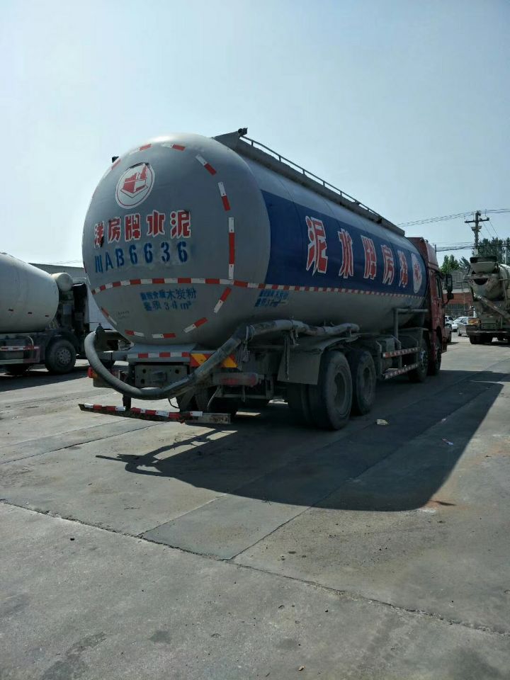 *出售11年豪沃灌車(chē)*后八  豪沃罐車(chē) 罐車(chē)   可留定金 歡迎電議