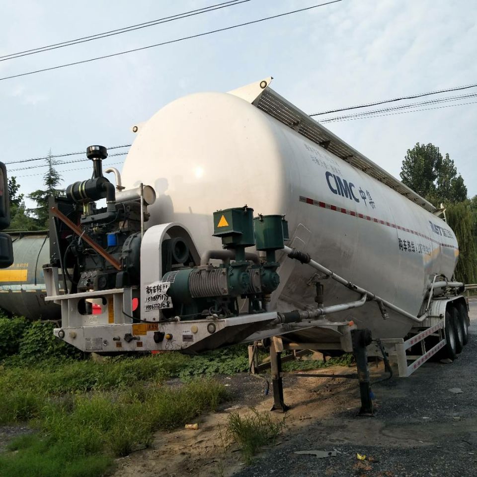 山東梁山*轉(zhuǎn)讓優(yōu)質(zhì)三橋粉煤灰運輸罐車  歡迎電議 運輸罐車