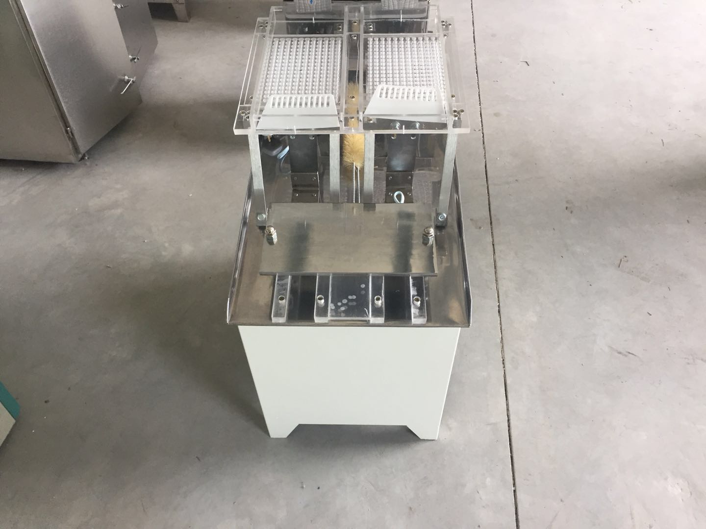 半自動(dòng)*套合機(jī)   半自動(dòng)*套合機(jī)  *灌裝機(jī)