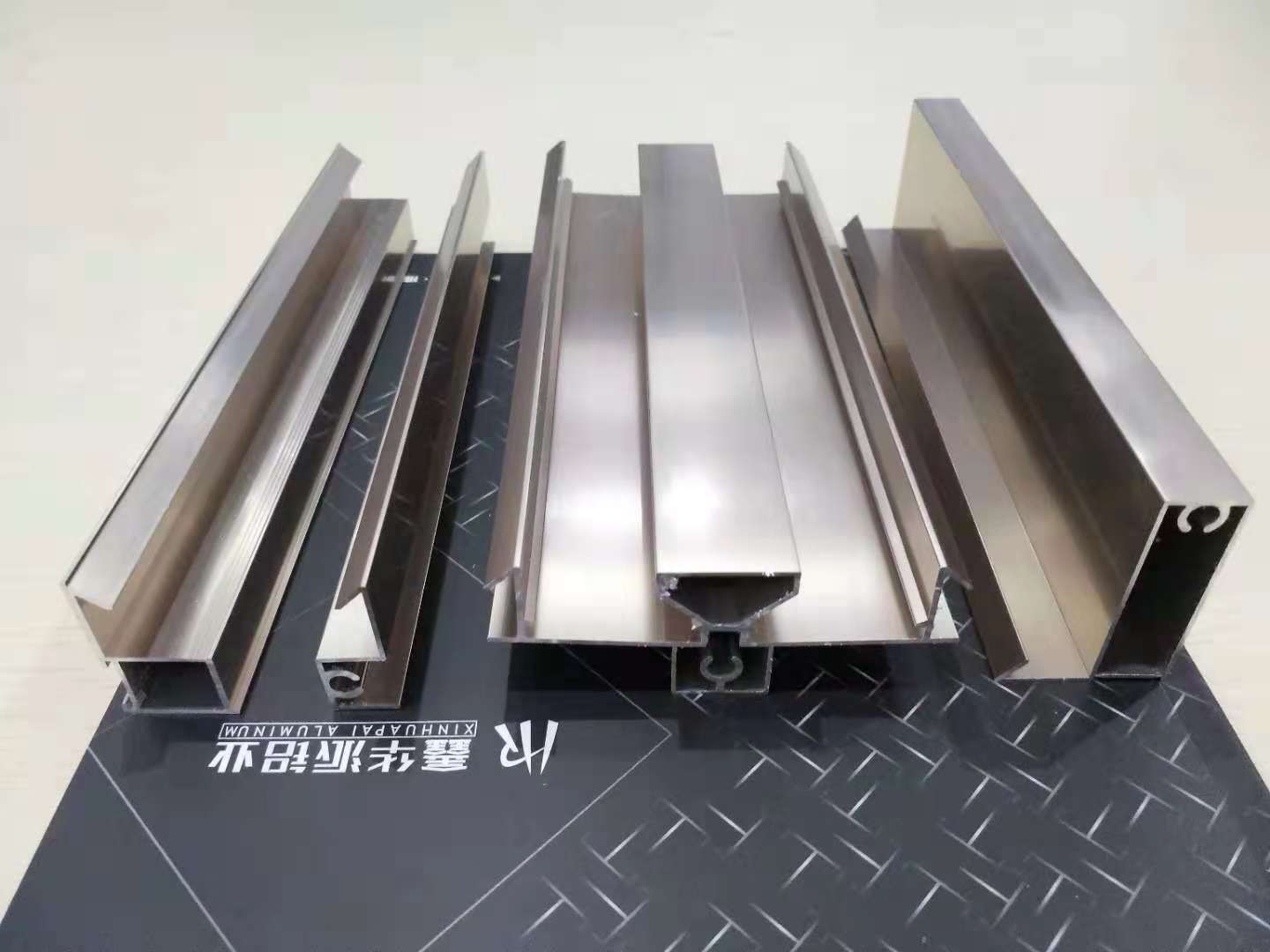 移門衣柜型材廠家直銷、移門衣柜型材報價、移門衣柜型材生產(chǎn)商