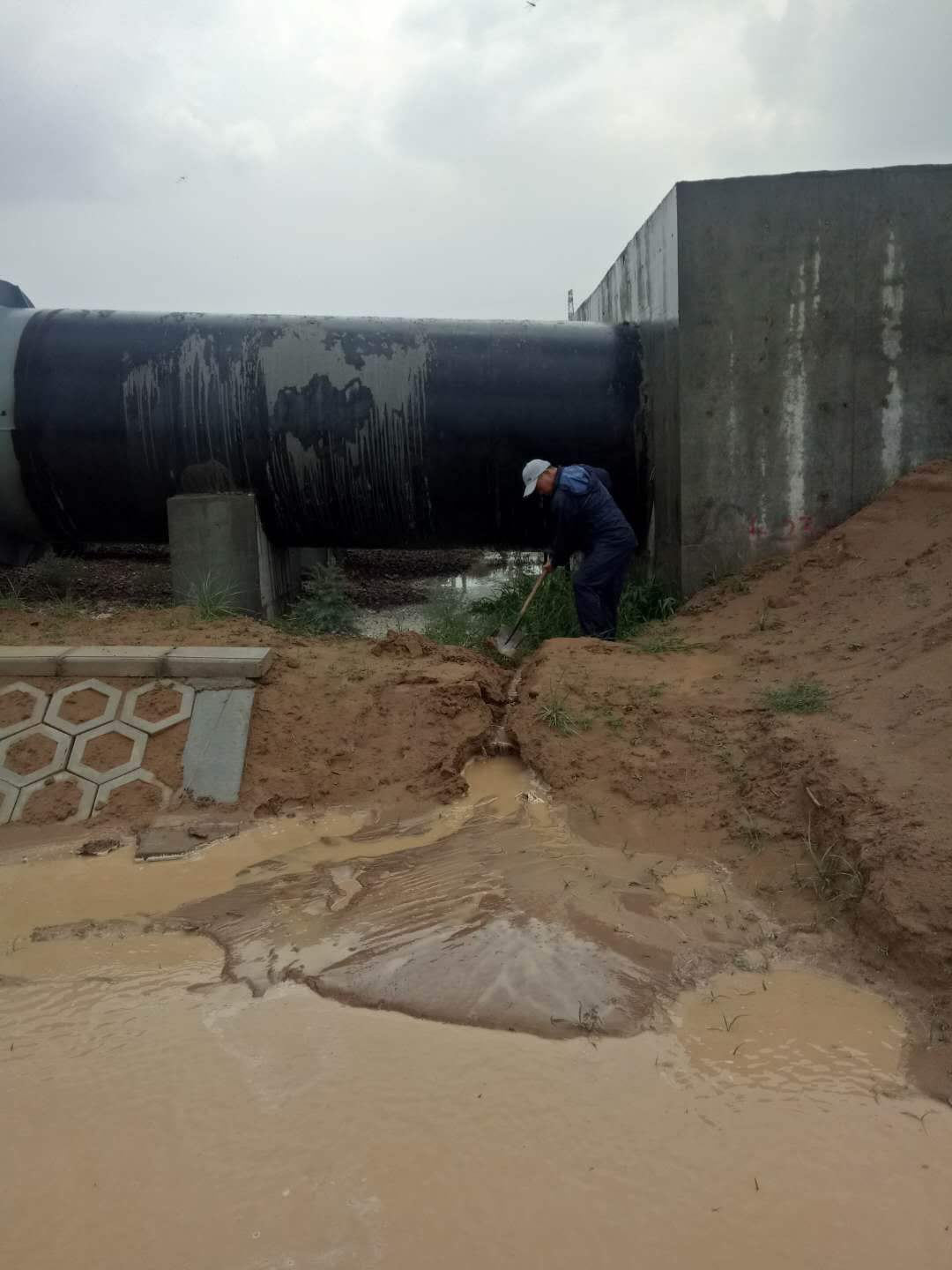 輸水管道漏水處理、 輸水管道接口漏水封堵、輸水管道接頭縫堵漏、輸水管道交接縫堵漏、