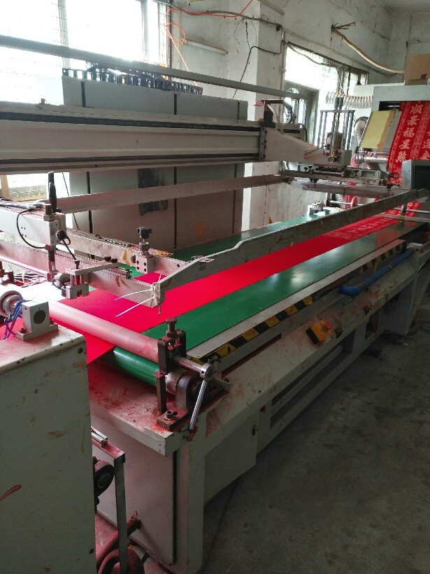 全自動(dòng)卷材熱轉(zhuǎn)印膜絲印機(jī) 全自動(dòng)卷材對(duì)聯(lián)春聯(lián)絲印機(jī)