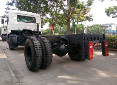 供應(yīng)庫存 東風(fēng)天錦底盤