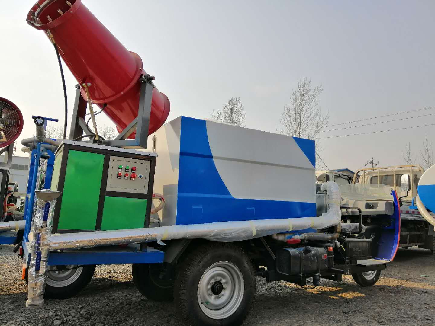農(nóng)用五證三輪灑水霧炮降塵環(huán)保車
