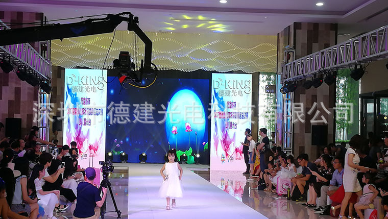 室內(nèi)全彩LED顯示屏廠家直銷包安裝P2.5室內(nèi)全彩LED顯示屏