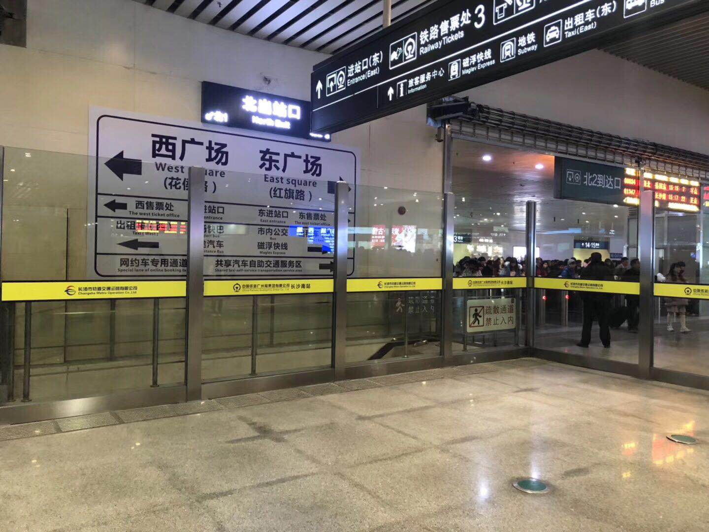 長(zhǎng)沙市不銹鋼護(hù)欄 不銹鋼欄桿 不銹鋼玻璃欄桿