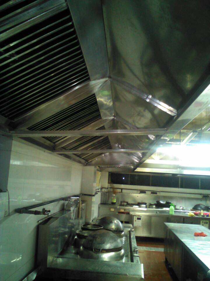 平頂山油煙機(jī)管道清洗、專業(yè)清洗飯店油煙機(jī)管道、油煙凈化器風(fēng)機(jī)