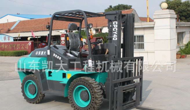 四驅(qū)越野叉車供應(yīng)商  山東四驅(qū)越野叉車報(bào)價(jià)   山東四驅(qū)越野叉車批發(fā)   山東四驅(qū)越野叉車生產(chǎn)廠家 山東 四驅(qū)越野叉車哪