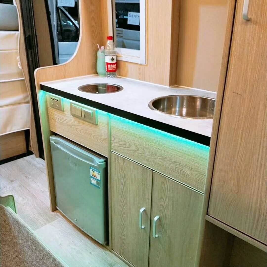 湖北上汽大通B房車  廠家直銷