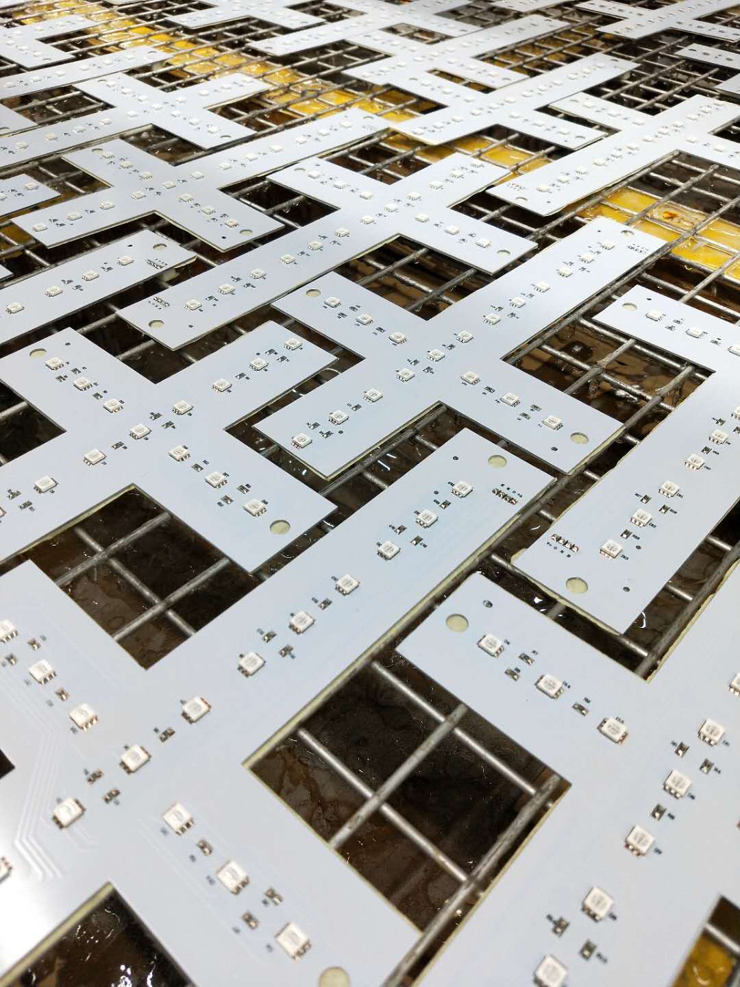 東莞滴膠加工 黃江滴膠點膠加工 鐵牛電子