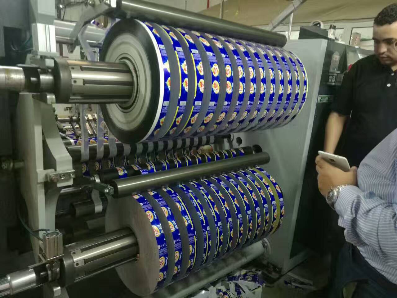 PE薄膜分切機(jī) 薄膜分切機(jī)  PE分切機(jī)