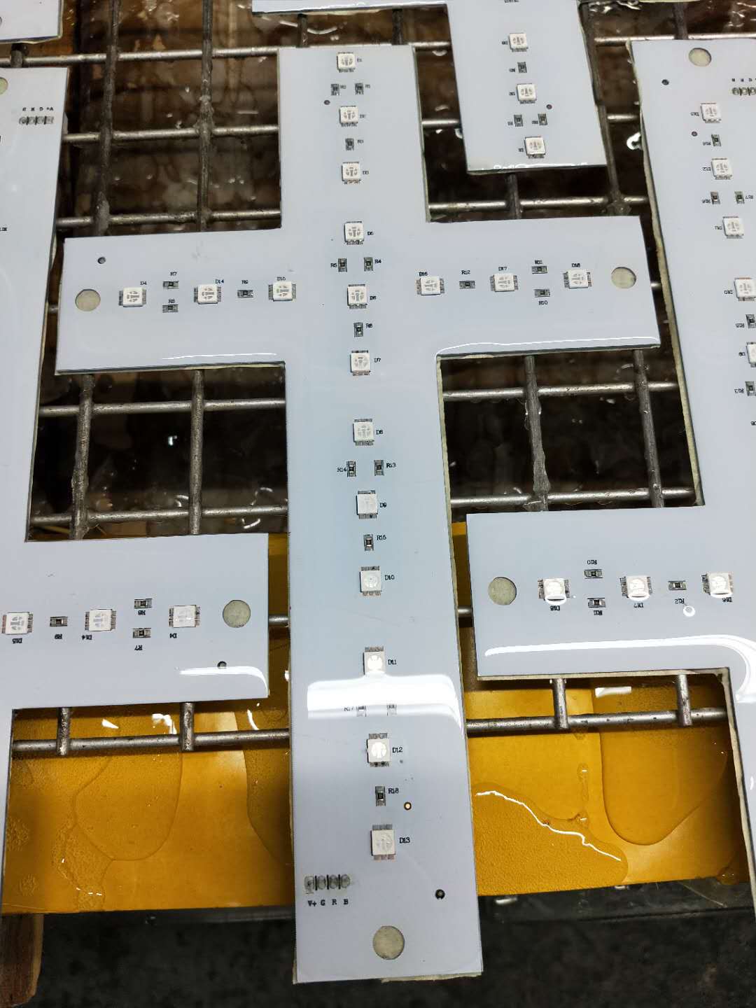 東莞滴膠加工 黃江滴膠點膠加工 鐵牛電子