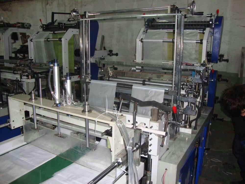 背心袋電腦六道高速制袋機(jī)  電腦六道高速制袋機(jī)