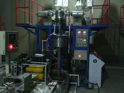 熱封冷切無(wú)拉力制袋機(jī)  熱封冷切無(wú)拉力的制袋機(jī)