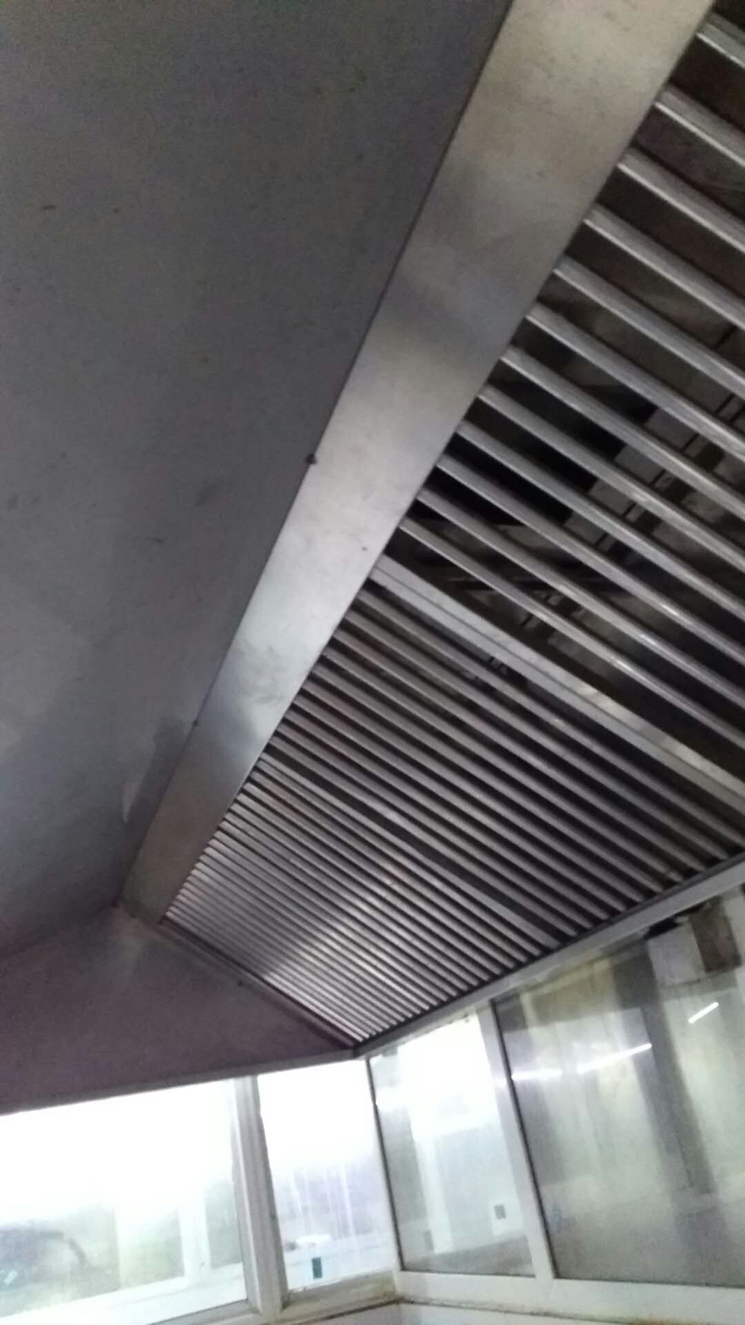 專業(yè)清洗油煙管道、清洗油煙凈化器、清洗飯店油煙罩灶臺、 鄭州專業(yè)清洗油煙管道