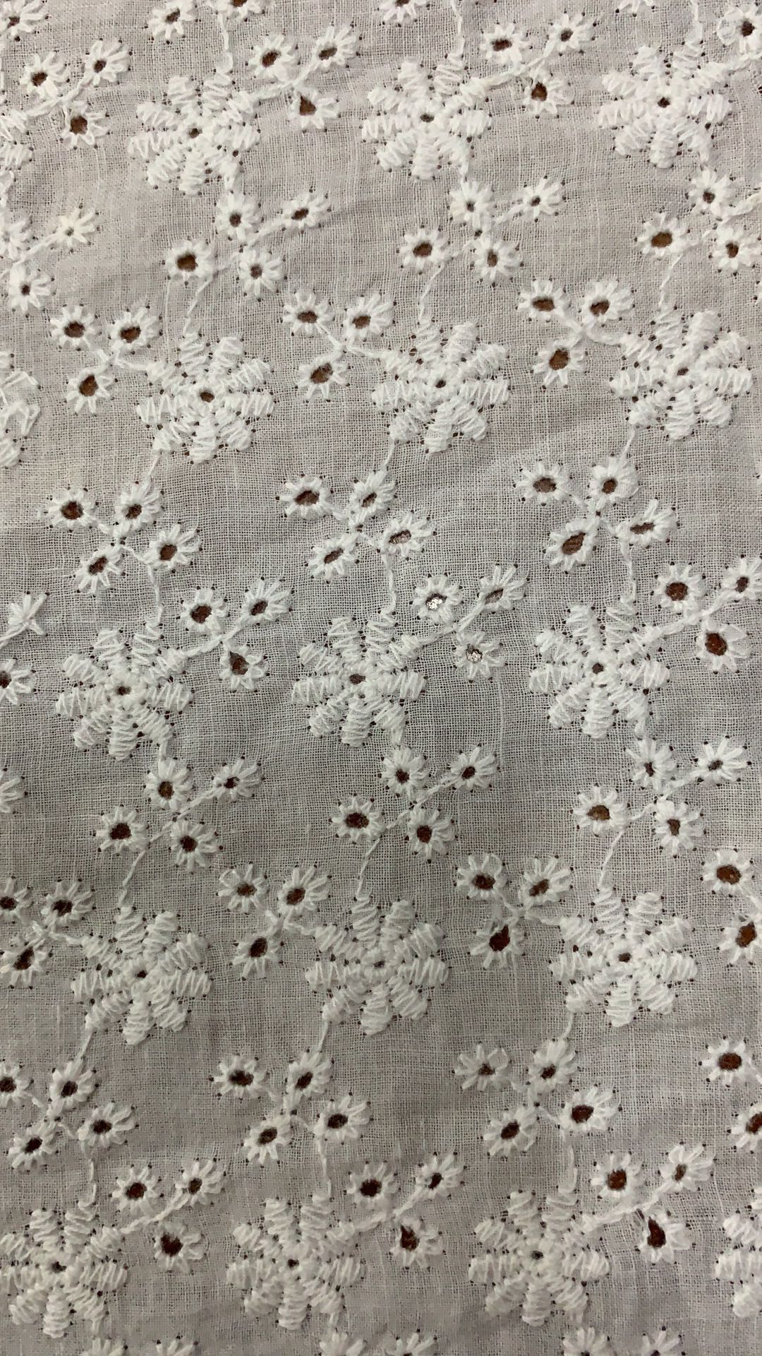 棉布刺繡雕孔花邊面料  刺繡繡花時尚服飾花邊