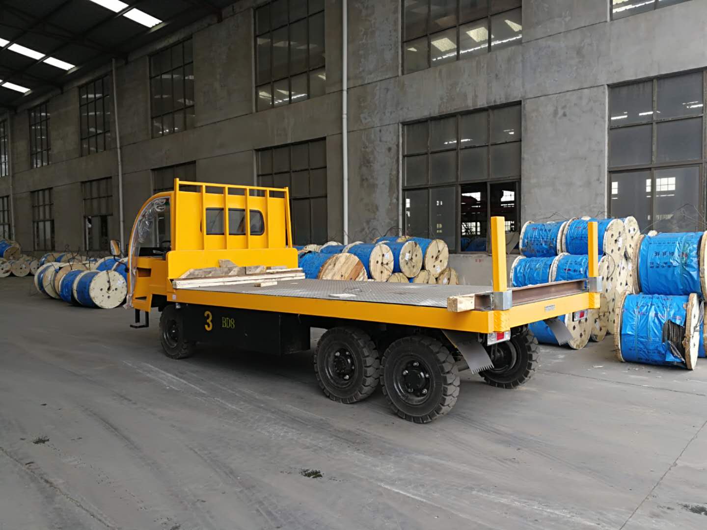 利凱士得電動(dòng)搬運(yùn)車平板車