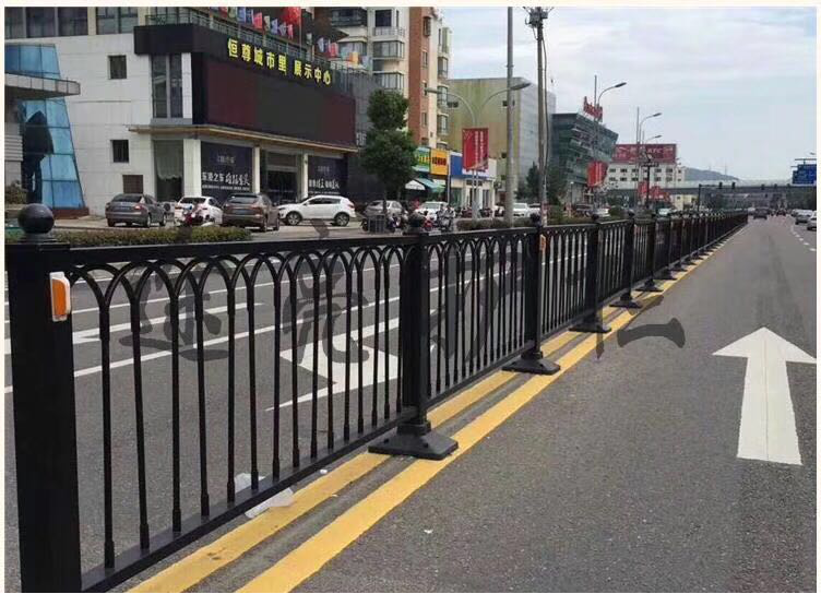 新型道路護(hù)欄4哪家好 報(bào)價(jià) 直銷 供應(yīng)商 電話 批發(fā) 生產(chǎn)廠家 新型道路護(hù)欄4